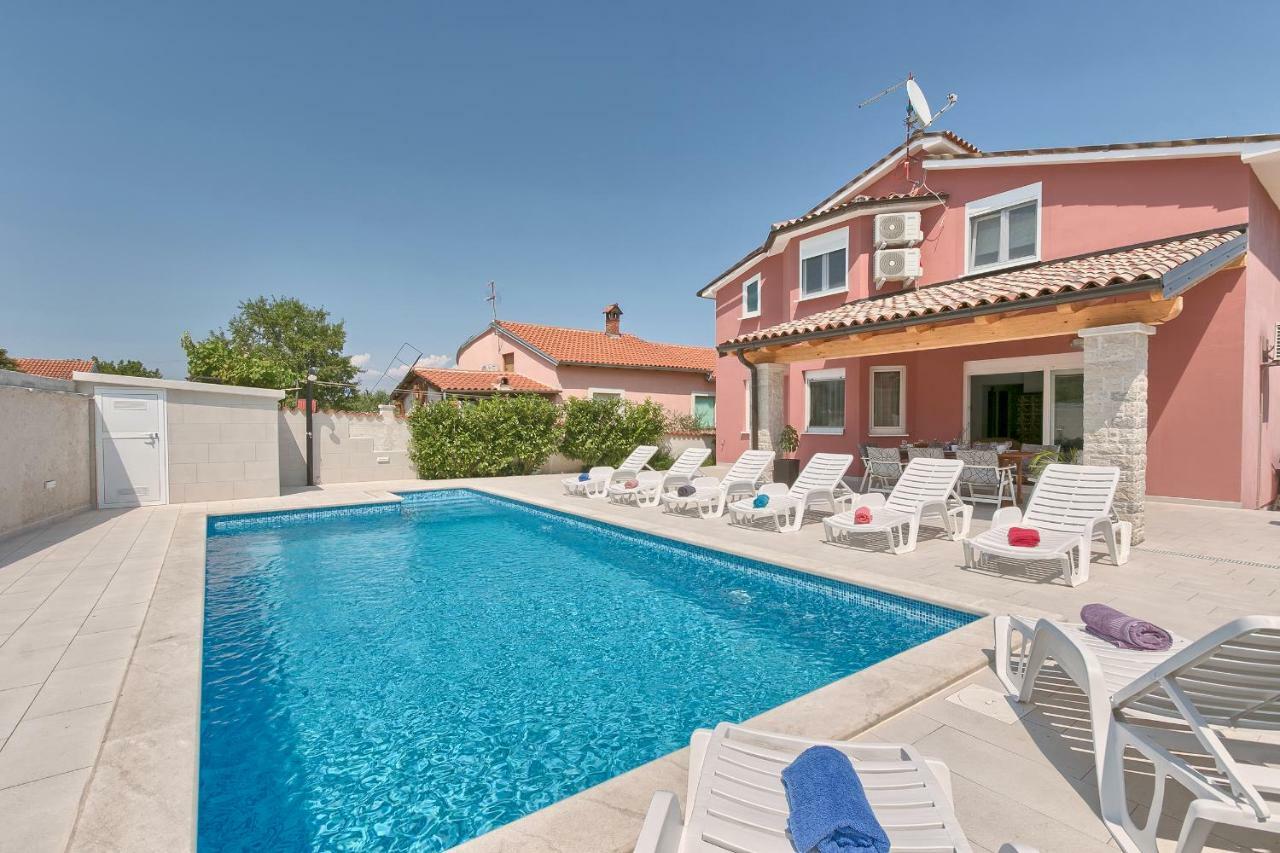 Holiday Home Nikol Pula Buitenkant foto